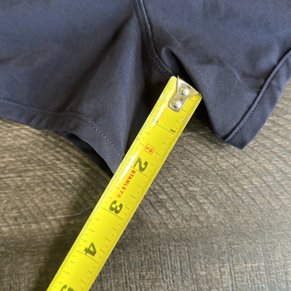 Lululemon shorts size 4 - Picture 7 of 7